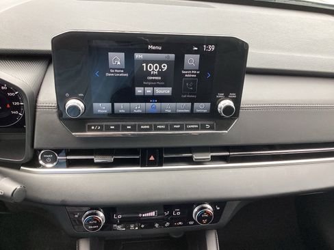 Used 2023 Mitsubishi Outlander SE image 16