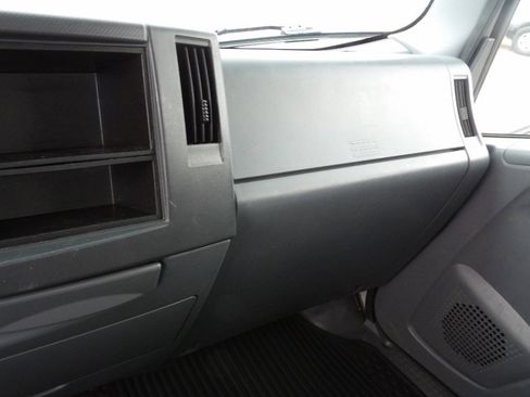 Used 2020 Isuzu NPR RWD image 13