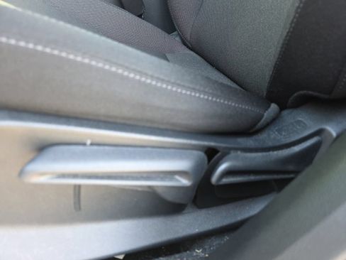 Used 2025 Honda CR-V LX image 11