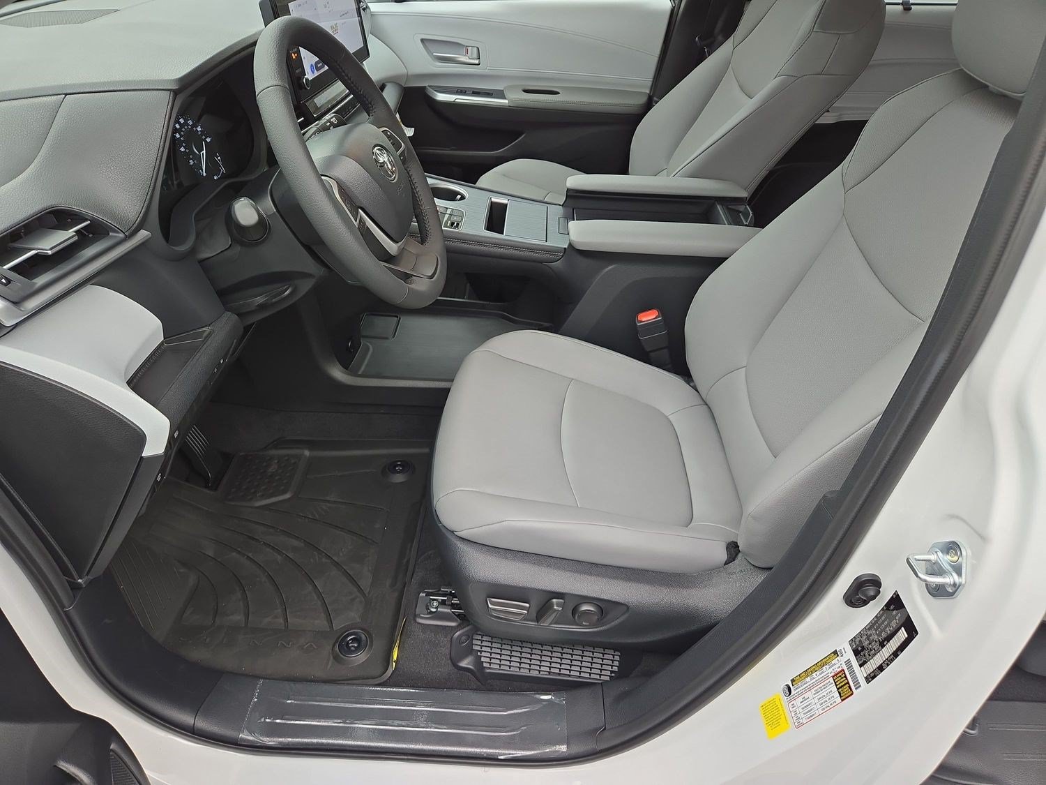 New 2026 Toyota Sienna XLE FWD image 16