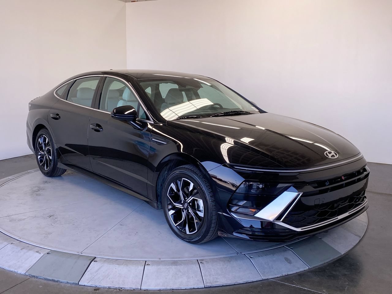 Used 2025 Hyundai Sonata SEL FWD image 7