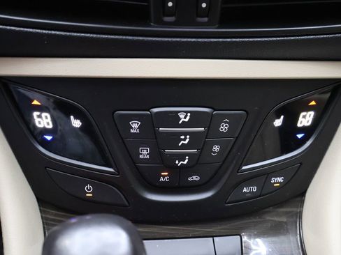 Used 2019 Buick Envision Essence FWD image 27