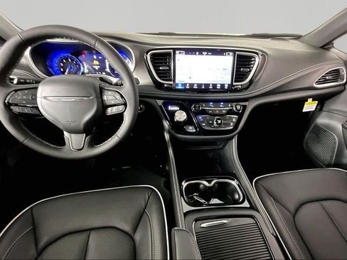New 2027 Chrysler Pacifica Limited w/ S Appearance Package AWD/4WD image 6