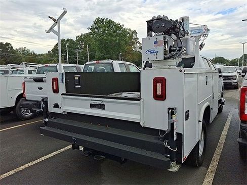New 2024 Ford F350 4x4 Crew Cab DRW Super Duty image 4
