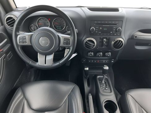 Used 2018 Jeep Wrangler Unlimited Sahara AWD/4WD image 5