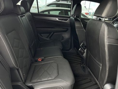 Used 2024 Volkswagen Atlas Cross Sport SE image 30