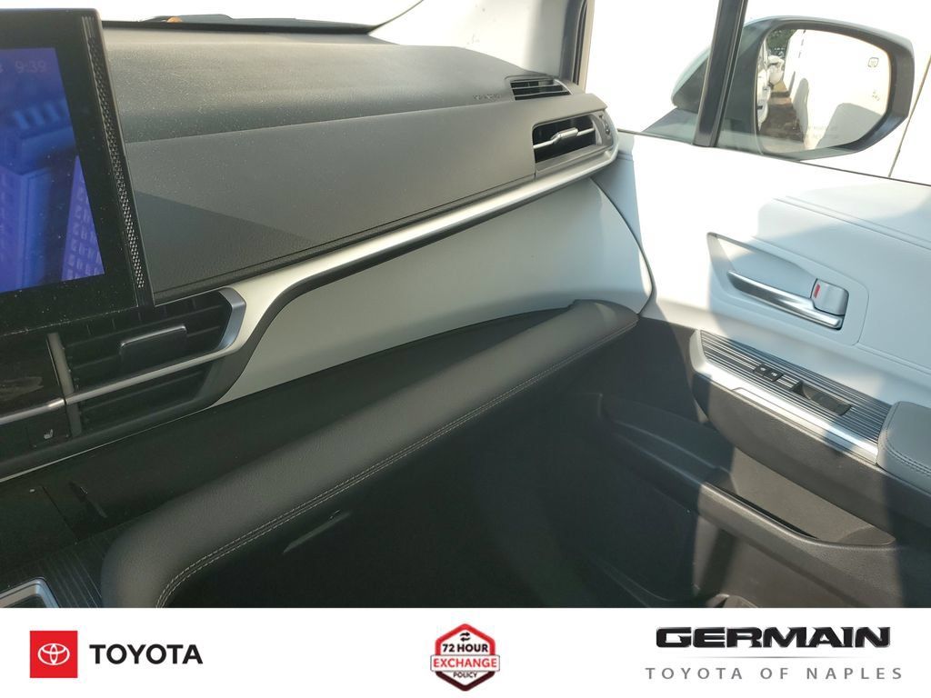 Certified 2025 Toyota Sienna XLE FWD image 36