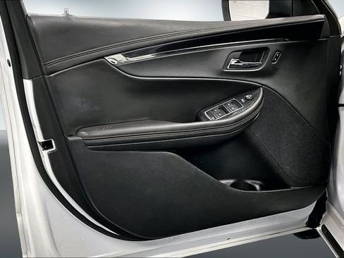 Used 2016 Chevrolet Impala LT w/ Leather Package FWD image 18