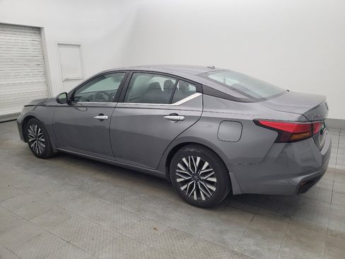 Used 2024 Nissan Altima 2.5 SV image 3