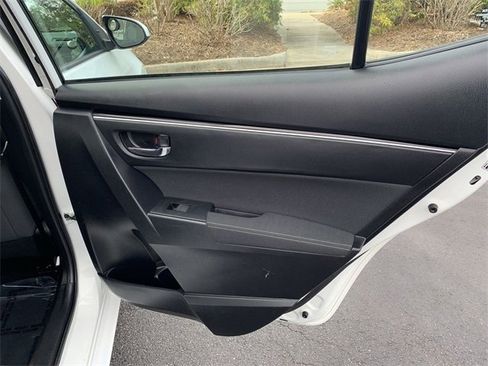 Used 2018 Toyota Corolla LE image 11