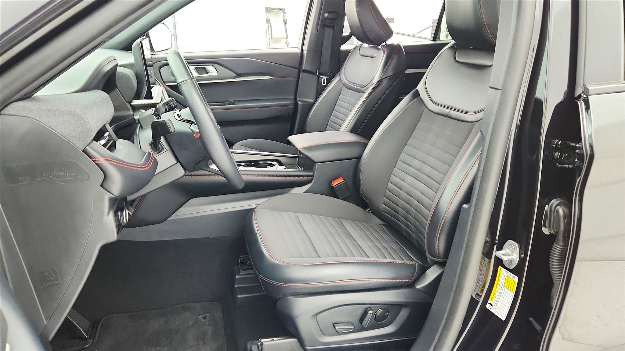 Used 2025 Ford Explorer ST-Line AWD/4WD image 10
