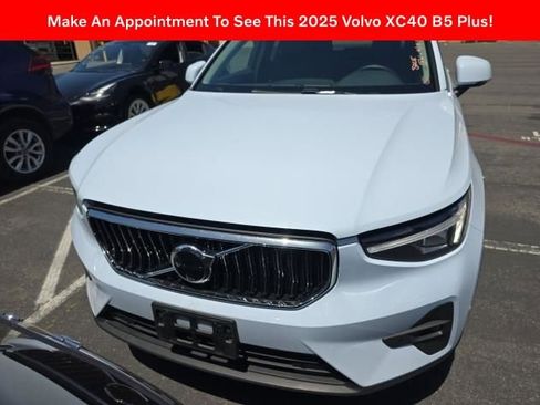 Used 2025 Volvo XC40 B5 Plus AWD/4WD image 2