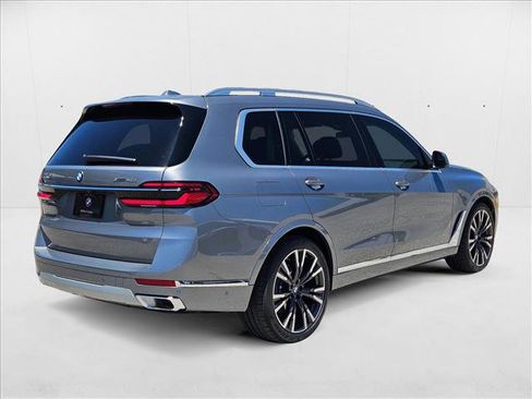 Used 2026 BMW X7 xDrive40i w/ Premium Package image 2