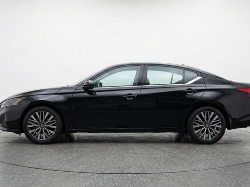 Used 2025 Nissan Altima 2.5 SV image 5