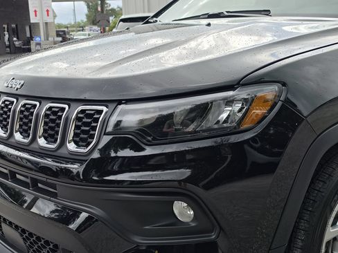 Certified 2025 Jeep Compass Latitude AWD/4WD image 6
