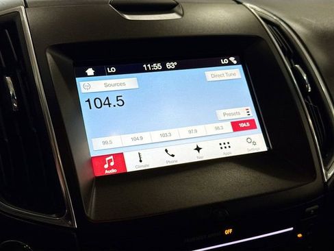 Used 2017 Ford Edge Titanium w/ Technology Package image 16