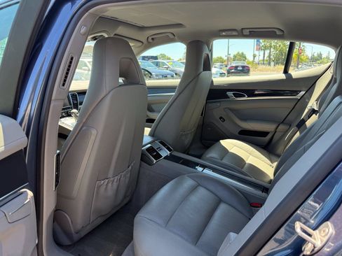 Used 2013 Porsche Panamera RWD image 11