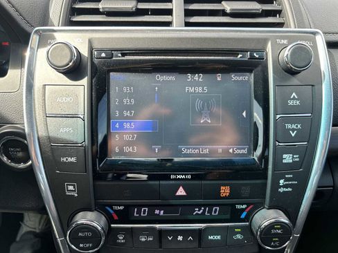 Used 2017 Toyota Camry XSE FWD image 12