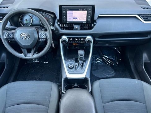 Used 2022 Toyota RAV4 LE image 10
