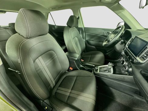 Used 2024 Hyundai Venue SEL FWD image 28