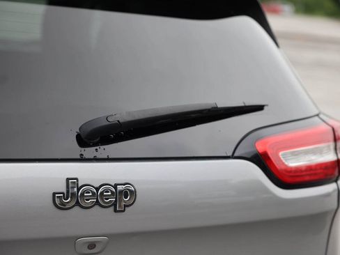 Used 2017 Jeep Cherokee Limited AWD/4WD image 35