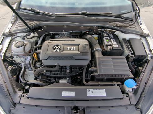 Used 2018 Volkswagen Golf S image 36