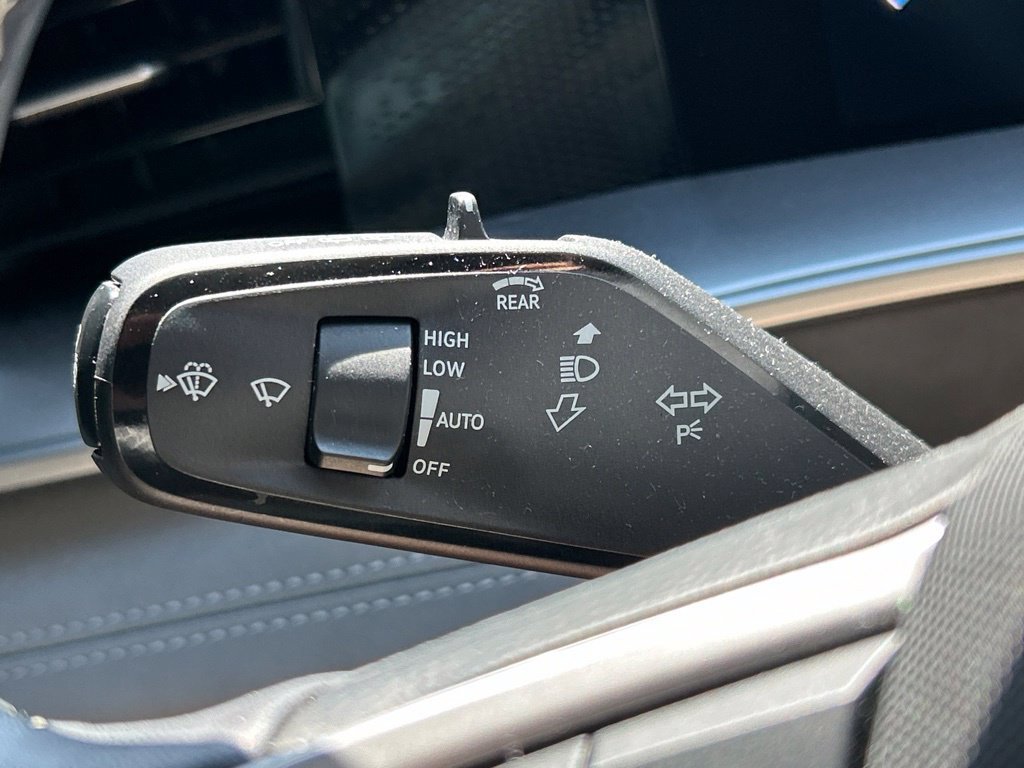 Certified 2025 Volkswagen Tiguan SE FWD image 29