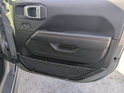 Used 2022 Jeep Gladiator Mojave w/ Cold Weather Group image 32