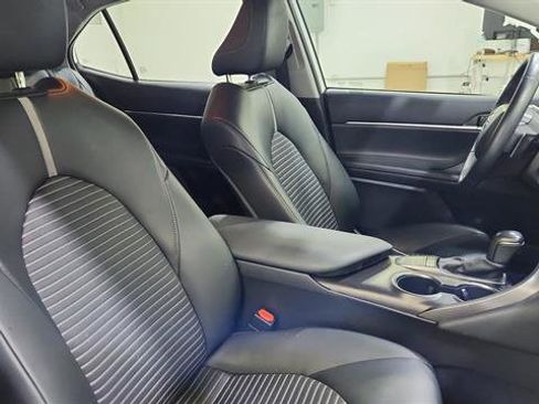 Used 2022 Toyota Camry SE image 23
