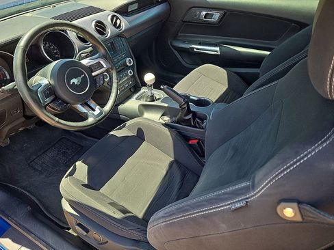 Used 2017 Ford Mustang GT RWD image 17