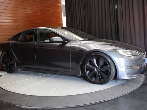 Used 2023 Tesla Model S AWD image 17