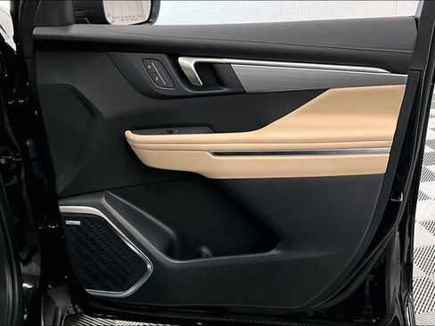 Used 2025 Buick Enclave Preferred w/ Power Package image 17