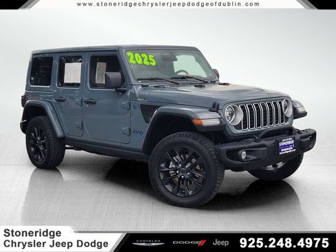 Used 2025 Jeep Wrangler Unlimited Sahara AWD/4WD image 1