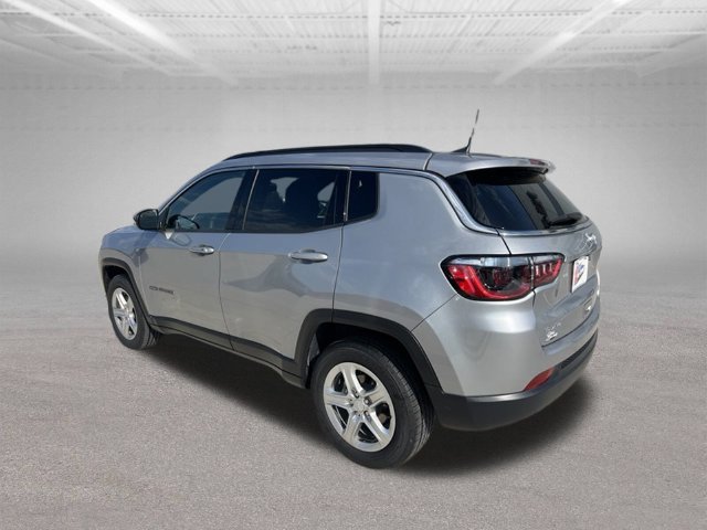 Used 2024 Jeep Compass Latitude w/ Convenience Group AWD/4WD image 6
