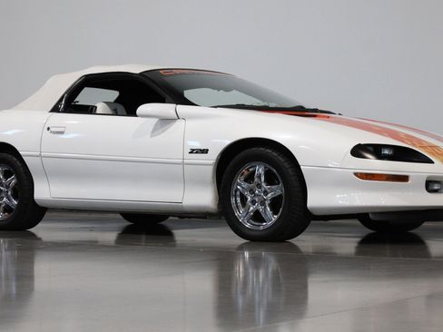 Used 1997 Chevrolet Camaro Z28 w/ Preferred Equipment Group 2 image 22