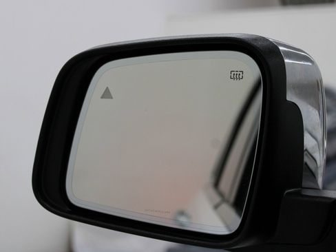 Used 2015 Jeep Grand Cherokee Overland image 16