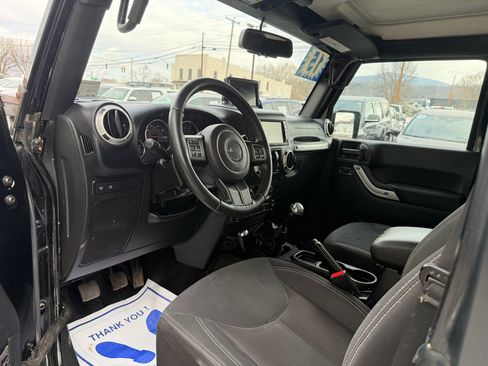 Used 2015 Jeep Wrangler Rubicon w/ Dual Top Group image 9