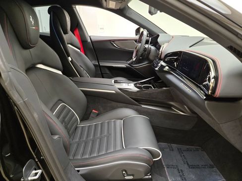 Used 2025 Ferrari Purosangue AWD/4WD image 24