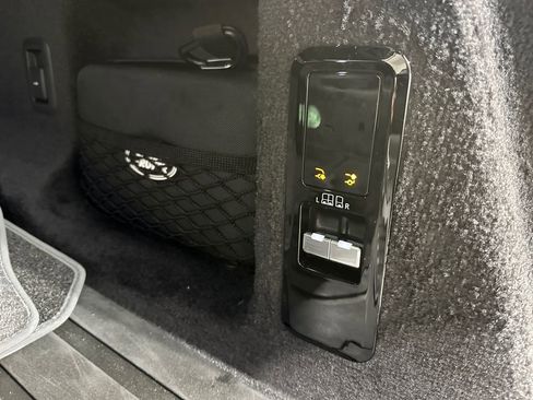 Used 2024 Land Rover Range Rover Sport SE image 20