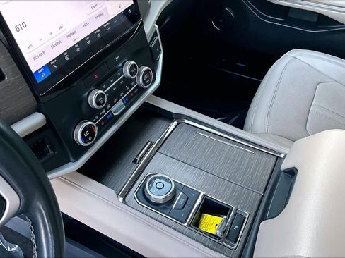Certified 2023 Ford Expedition Limited image 17