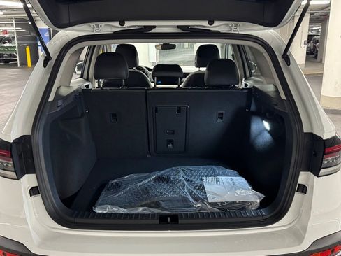 New 2025 Volkswagen Taos SE image 36