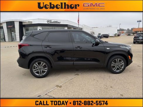 Used 2023 Kia Seltos LX image 3