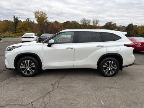 Used 2022 Toyota Highlander XLE image 17