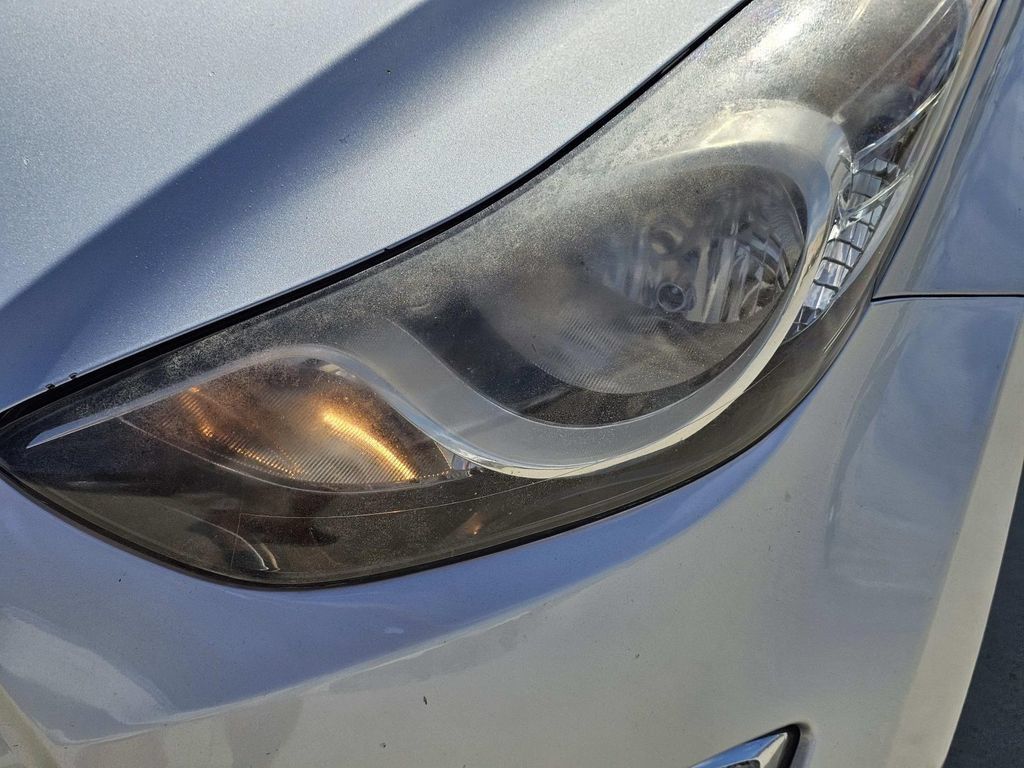 Used 2012 Hyundai Elantra Limited w/ Technology Pkg 5 FWD image 5
