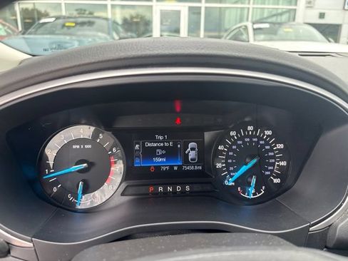Used 2016 Ford Fusion SE FWD image 6