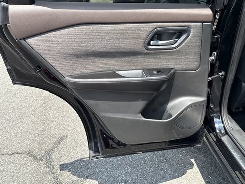 Used 2023 Nissan Rogue SV FWD image 21