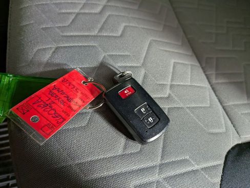 Used 2021 Toyota Tacoma TRD Off-Road image 31