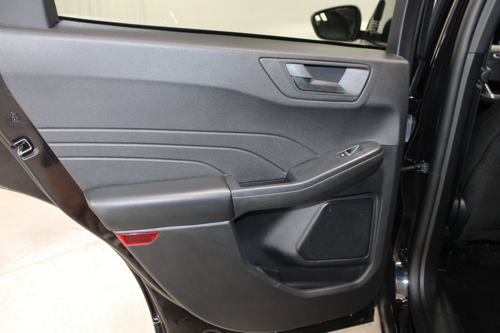 Used 2025 Ford Escape Active AWD/4WD image 19
