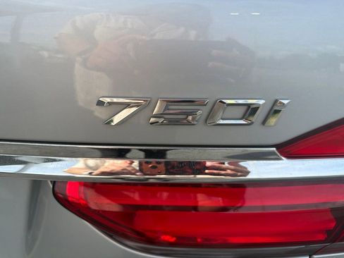 Used 2019 BMW 750i xDrive w/ Autobahn Package AWD/4WD image 4