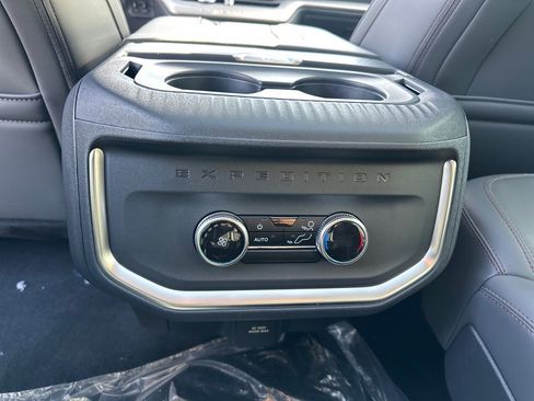 New 2025 Ford Expedition Active image 28